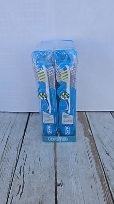 Зубная щетка Oral-B Extra clean