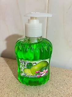 Жидкое мыло Веста "яблоко" с дозатором 315 мл