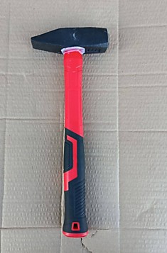 Молоток с резиновой ручкой 1 кг